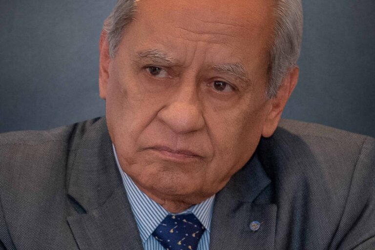 La política al revés